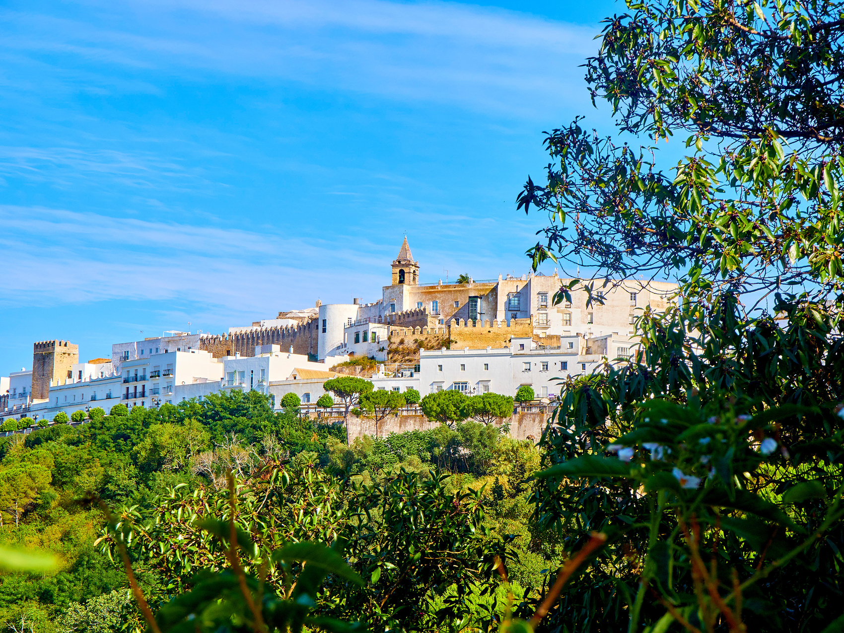 Cozy Ocean city - Conil de la Frontera, Spain. 4K Walk tour 